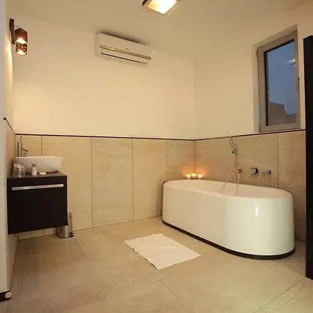 Parliament Penthouse Boutique 4*