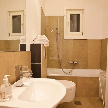 Bed & Breakfast Parliament Penthouse Boutique