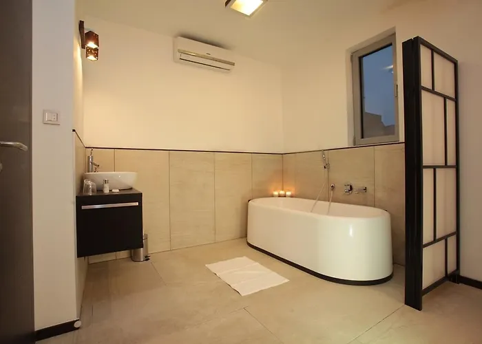 Parliament Penthouse Boutique 4*