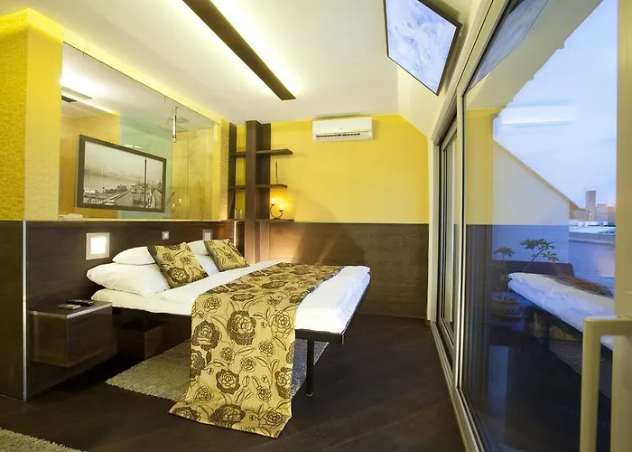 Parliament Penthouse Boutique