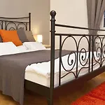 Parliament Penthouse Boutique