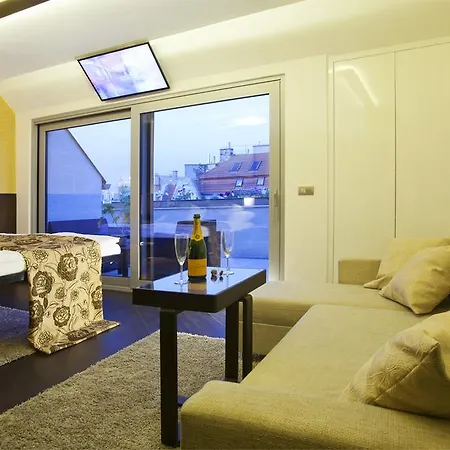 Alojamento de Acomodação e Pequeno-almoço Parliament Penthouse Boutique 4*