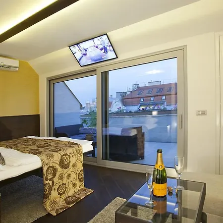 Alojamento de Acomodação e Pequeno-almoço Parliament Penthouse Boutique