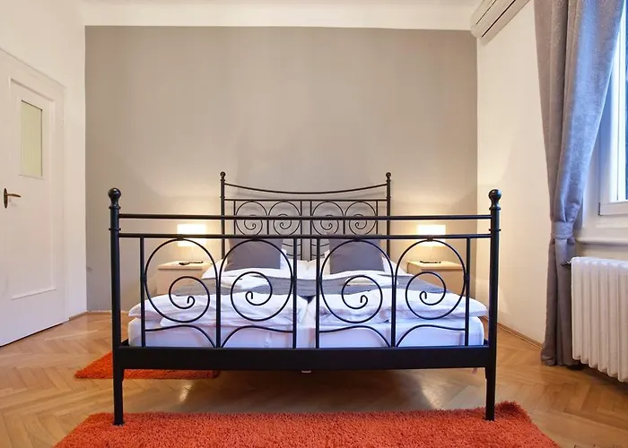 Parliament Penthouse Boutique