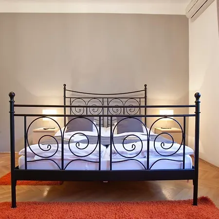Parliament Penthouse Boutique